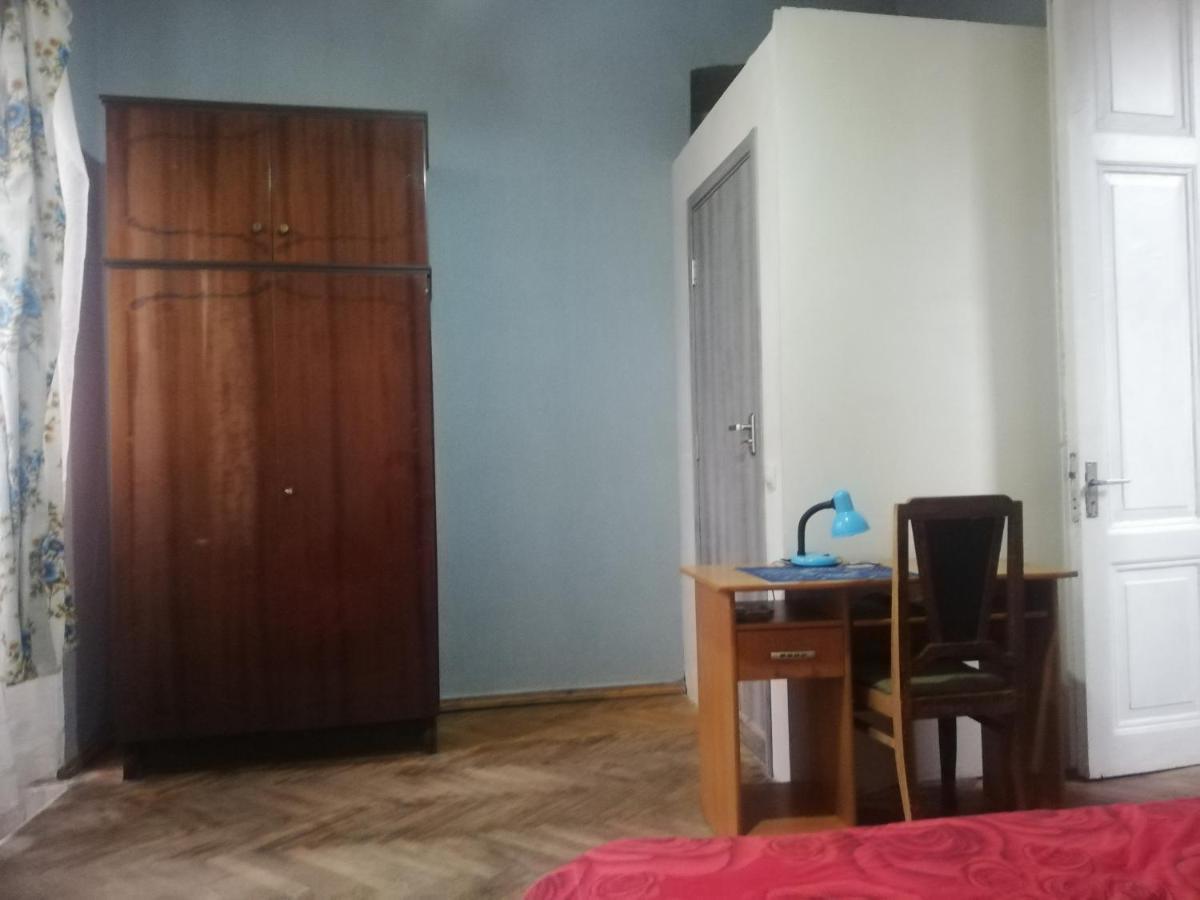 Eka'S Apartment On Marjanishvili Tbilisi Exterior photo